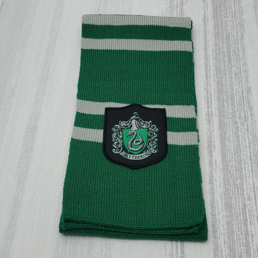 NWOT Slytherin Harry Potter Knitted Crest Scarf Green abd Gray with Crest